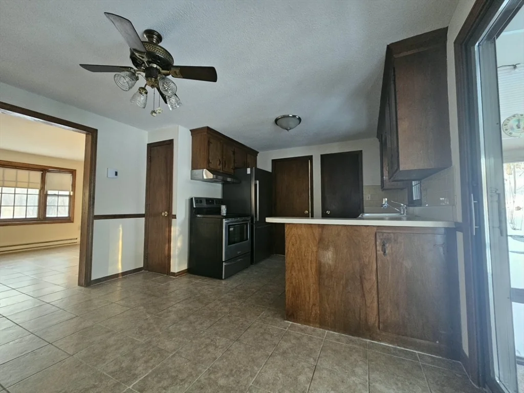 2 bed, 1 bath apartment for rent at 27 Summer St Unit 27, Chelmsford — photo 4 of 15