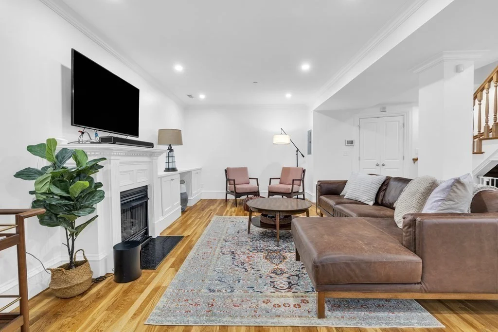 3 bed, 2 bath apartment for rent at 27 Telegraph St Unit 2, South Boston