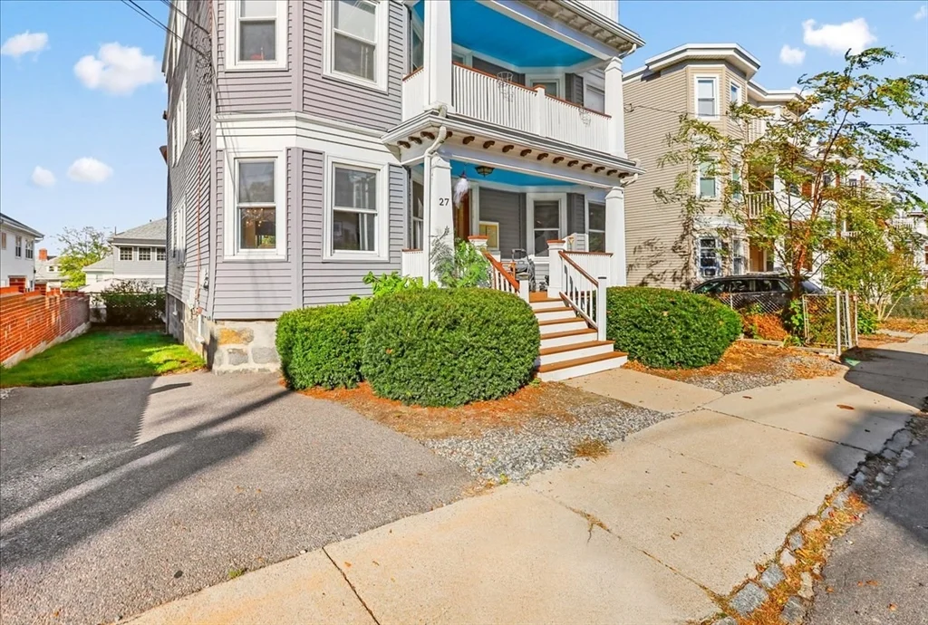 3 bed, 1 bath apartment for rent at 27 Thelma Unit 1, Boston — photo 2 of 27