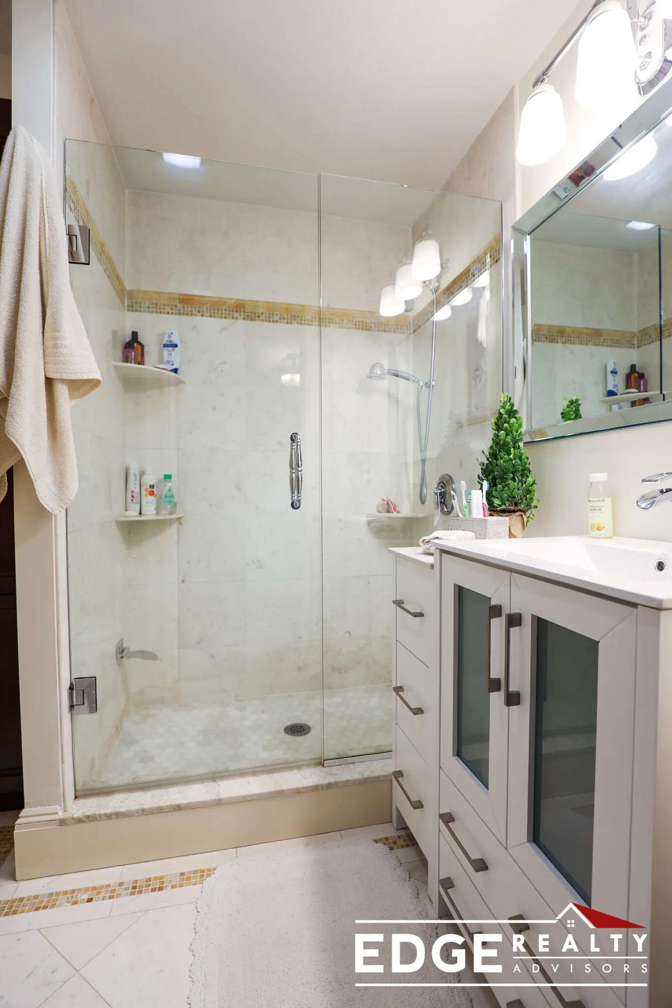 3 bed, 2 bath apartment for rent at 27 Turner St Unit 1, Oak Square — photo 19 of 20