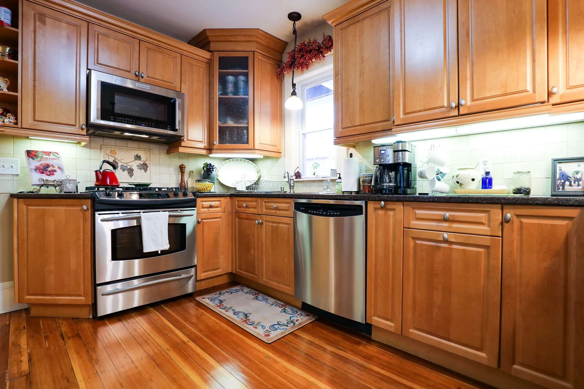 3 bed, 2 bath apartment for rent at 27 Turner St Unit 1, Oak Square — photo 7 of 20