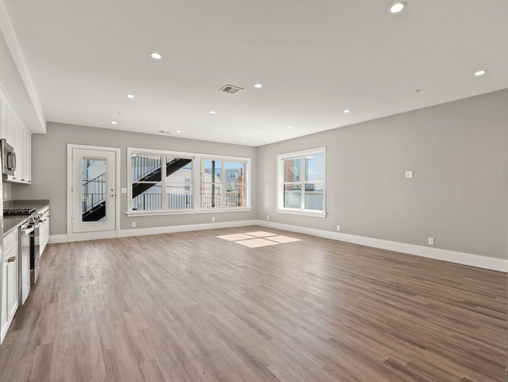 5 bed, 2 bath apartment for rent at 27 Vinton St Unit 1, South Boston — photo 3 of 22