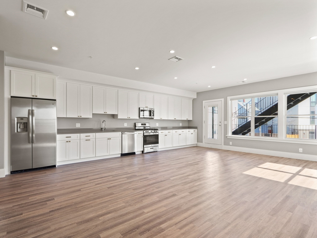 5 bed, 2 bath apartment for rent at 27 Vinton St Unit 1, South Boston