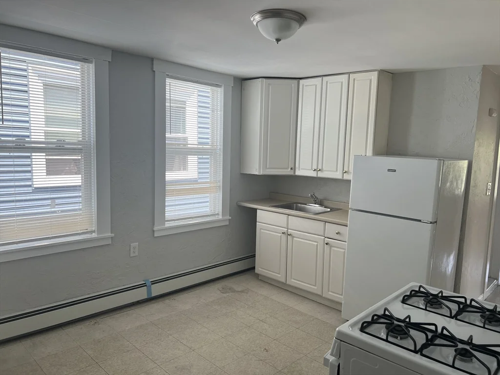 2 bed, 1 bath apartment for rent at 27 Warren Ave Unit 3-3, Malden — photo 2 of 15