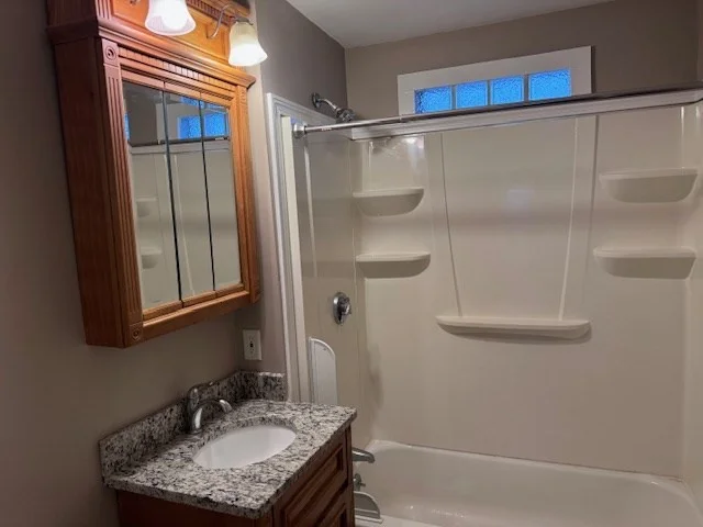 2 bed, 1 bath apartment for rent at 27 West Wyoming Ave Unit 1, Melrose — photo 4 of 20