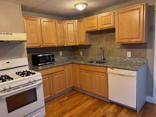 2 bed, 1 bath apartment for rent at 27 West Wyoming Ave Unit 1, Melrose — photo 16 of 20