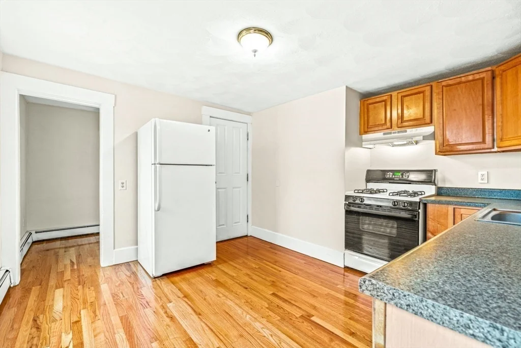 2 bed, 1 bath apartment for rent at 27 West Wyoming Ave Unit 3, Melrose — photo 7 of 14
