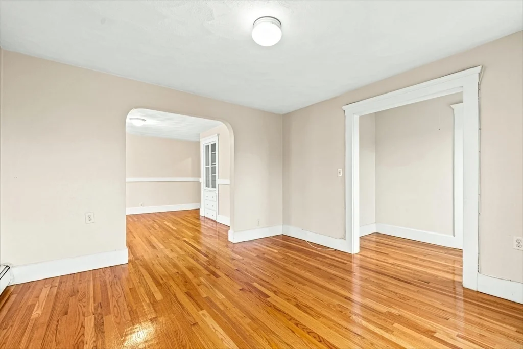 2 bed, 1 bath apartment for rent at 27 West Wyoming Ave Unit 3, Melrose — photo 5 of 14