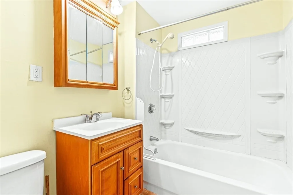 2 bed, 1 bath apartment for rent at 27 West Wyoming Ave Unit 3, Melrose — photo 12 of 14