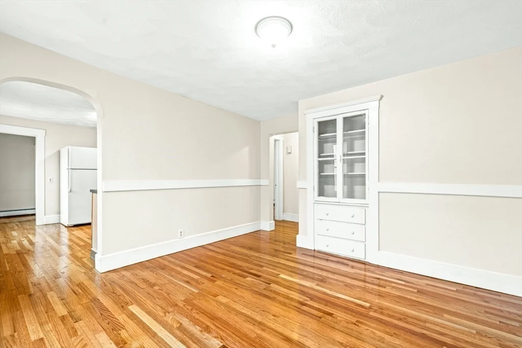 2 bed, 1 bath apartment for rent at 27 West Wyoming Ave Unit 3, Melrose — photo 3 of 14