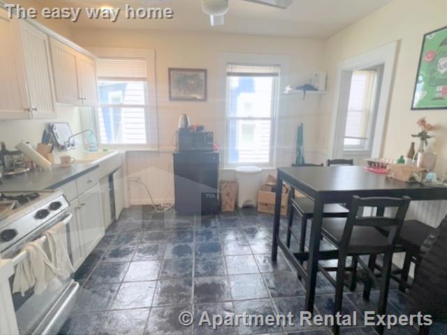 2 bed, 1 bath apartment for rent at 27 Willow Ave Unit 1, Porter Square — photo 4 of 22