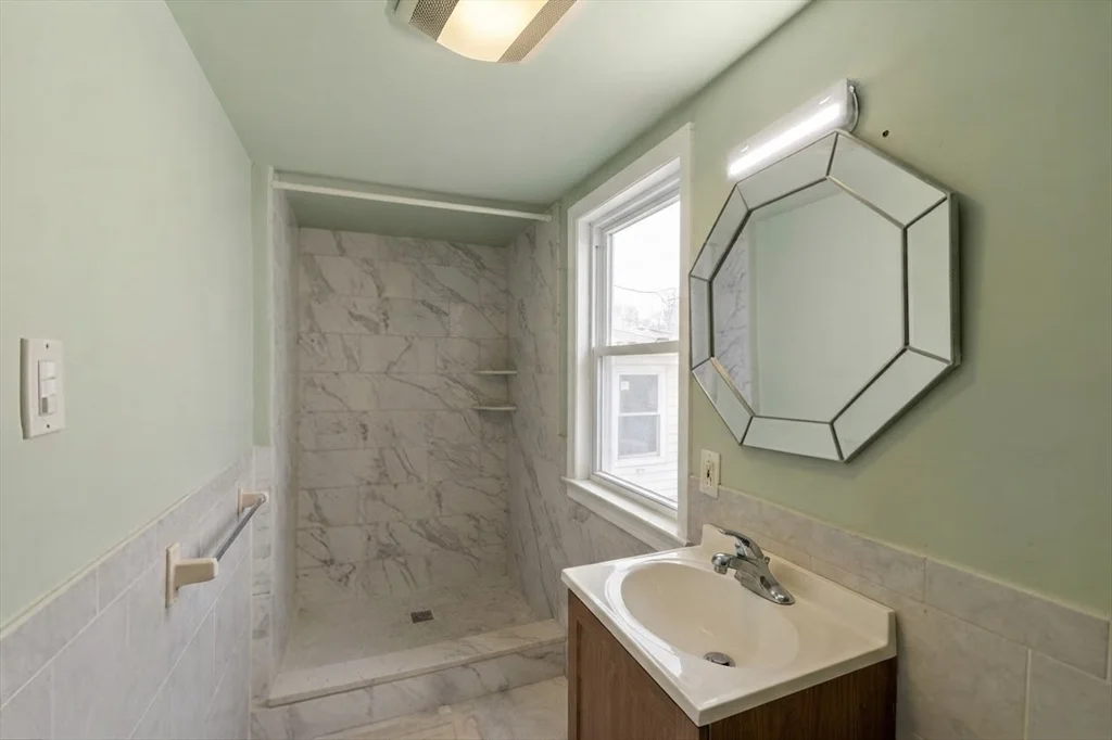 5 bed, 2 bath apartment for rent at 27 Winthrop St Unit 27, Fitchburg — photo 13 of 14