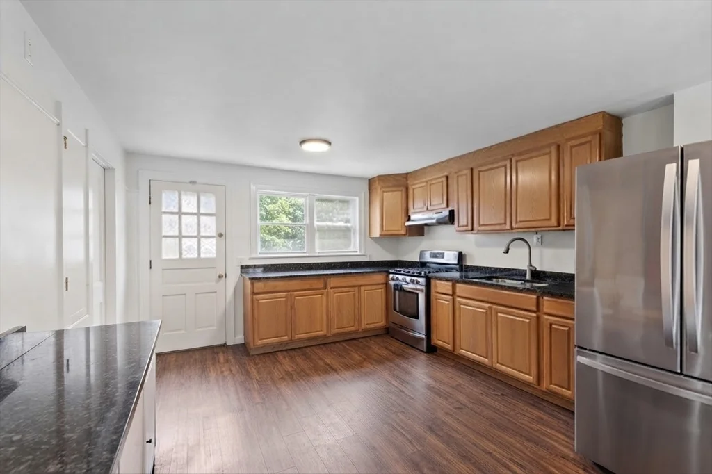 5 bed, 2 bath apartment for rent at 27 Winthrop St Unit 27, Fitchburg — photo 4 of 14
