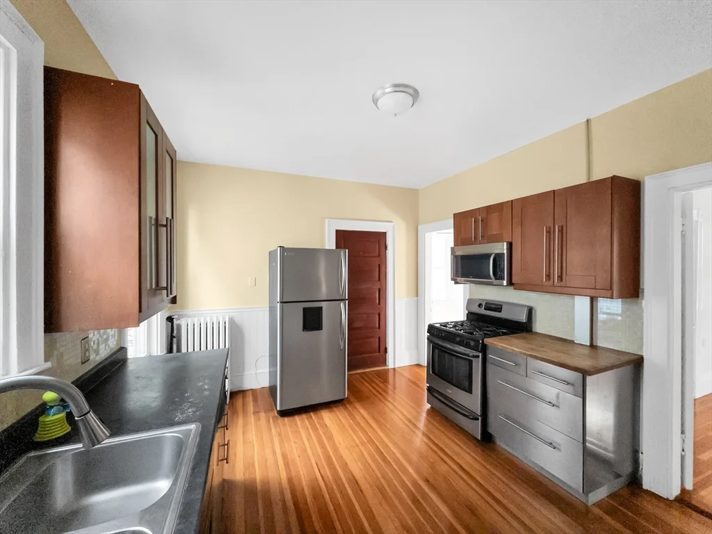 2 bed, 1 bath apartment for rent at 27 Woodlawn St Unit 2, Jamaica Plain — photo 3 of 14