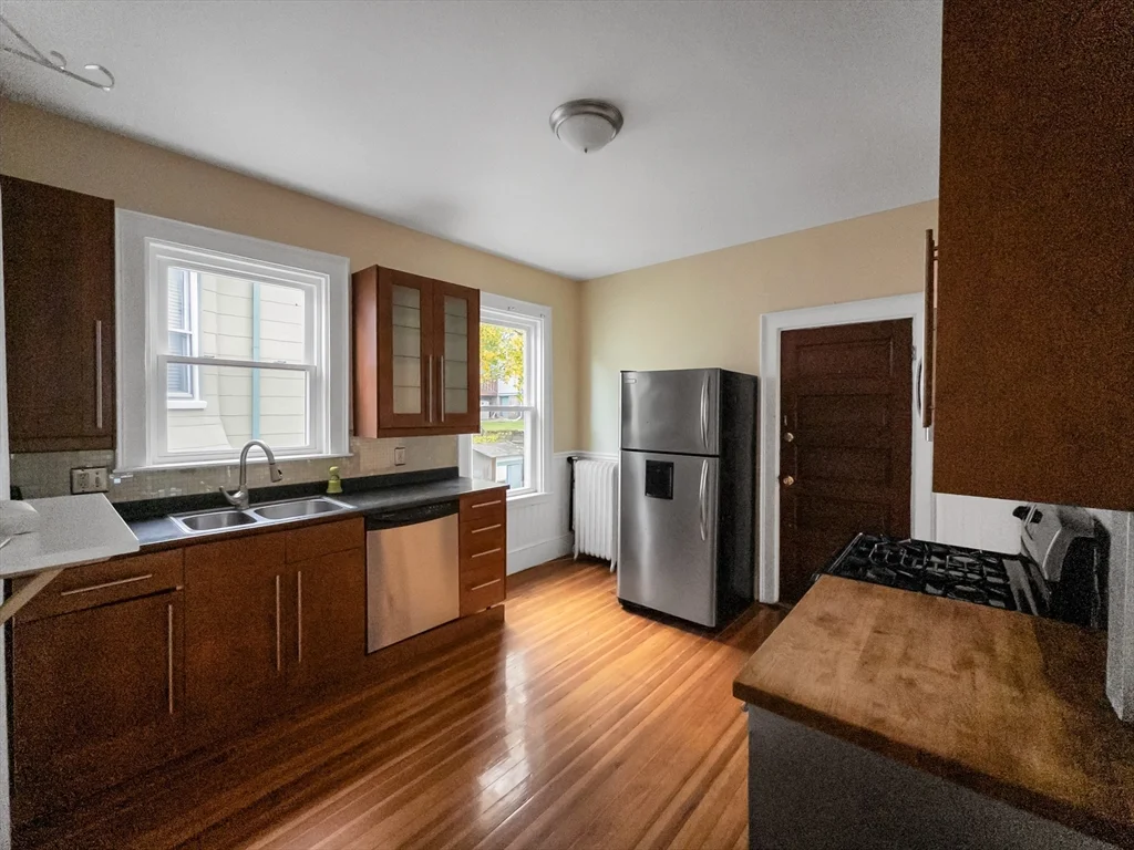2 bed, 1 bath apartment for rent at 27 Woodlawn St Unit 2, Jamaica Plain — photo 2 of 14