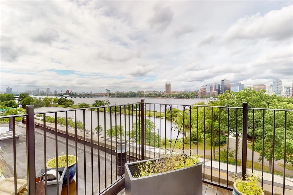 2 bed, 2 bath apartment for rent at 270 Beacon St Unit H5, Back Bay — photo 1 of 38