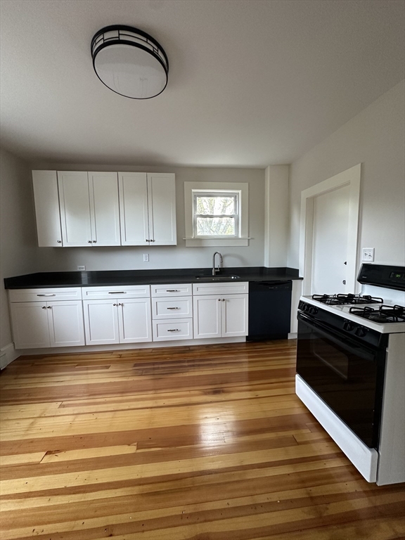 3 bed, 1 bath apartment for rent at 270 Court St Unit 2, Plymouth