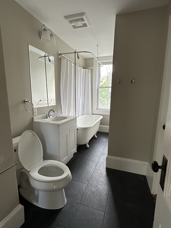 3 bed, 1 bath apartment for rent at 270 Court St Unit 2, Plymouth — photo 5 of 8