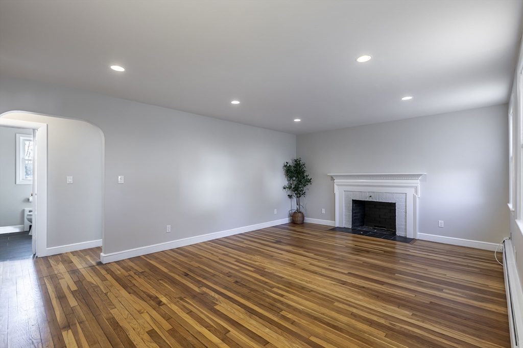 4 bed, 4+ bath apartment for rent at 270 Cross St Unit 1, Winchester — photo 5 of 38
