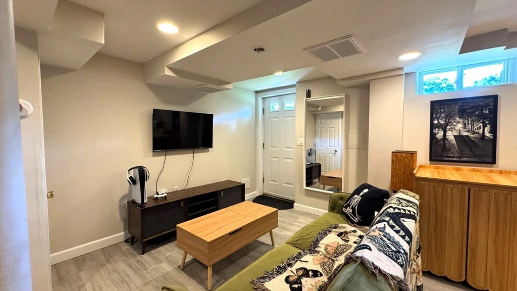4 bed, 4+ bath apartment for rent at 270 Cross St Unit SF, Winchester — photo 14 of 34
