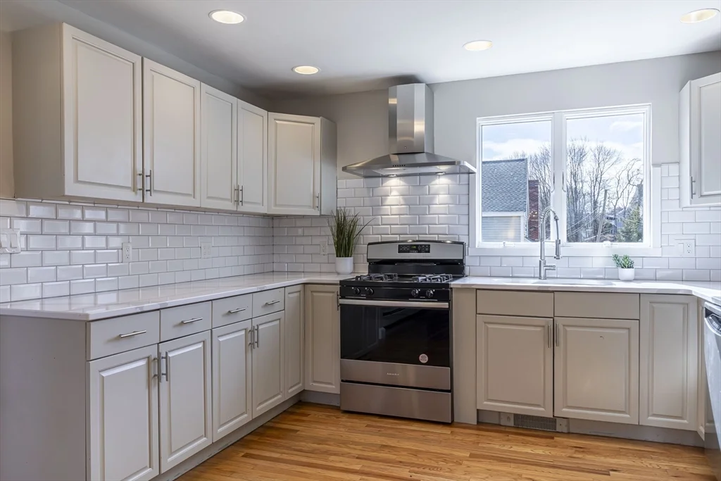 4 bed, 4+ bath apartment for rent at 270 Cross St Unit SF, Winchester — photo 4 of 34