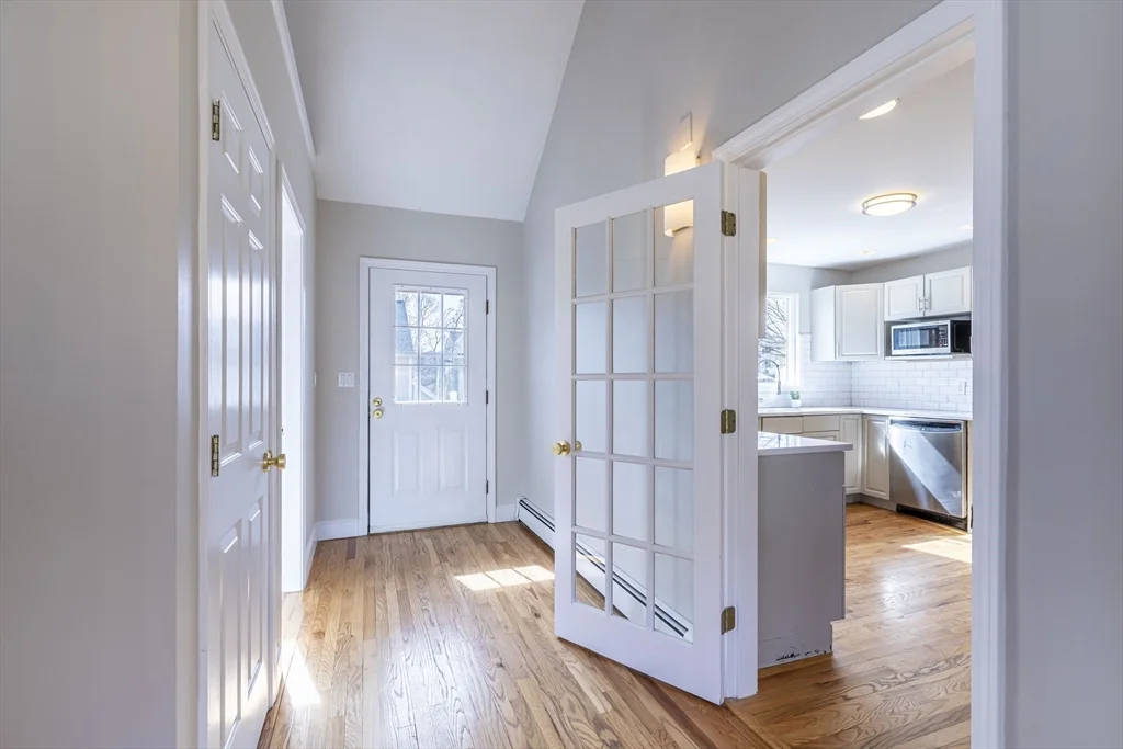 4 bed, 4+ bath apartment for rent at 270 Cross St Unit SF, Winchester — photo 10 of 34