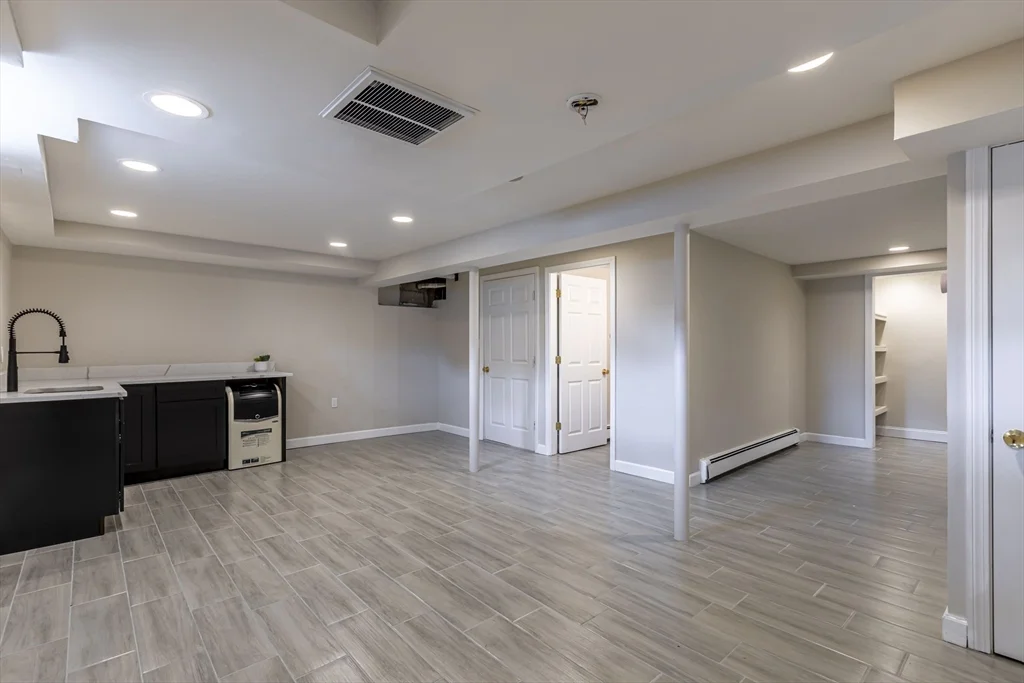 4 bed, 4+ bath apartment for rent at 270 Cross St Unit SF, Winchester — photo 25 of 34