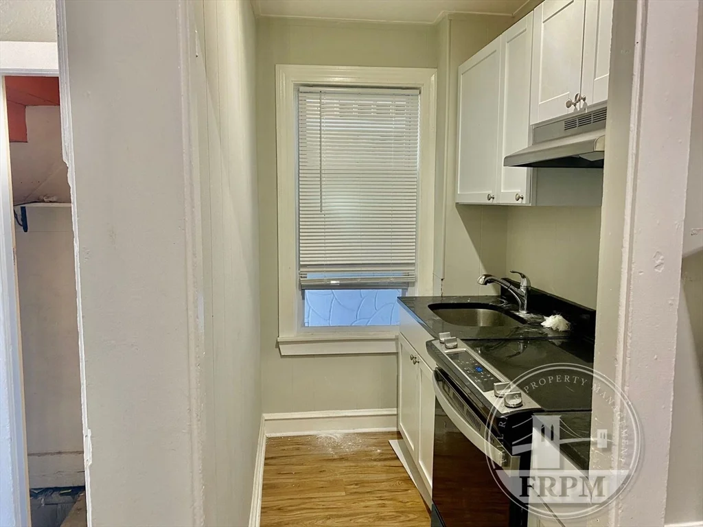 4 bed, 1 bath apartment for rent at 270 Fourth St Unit 1, Fall River — photo 1 of 7