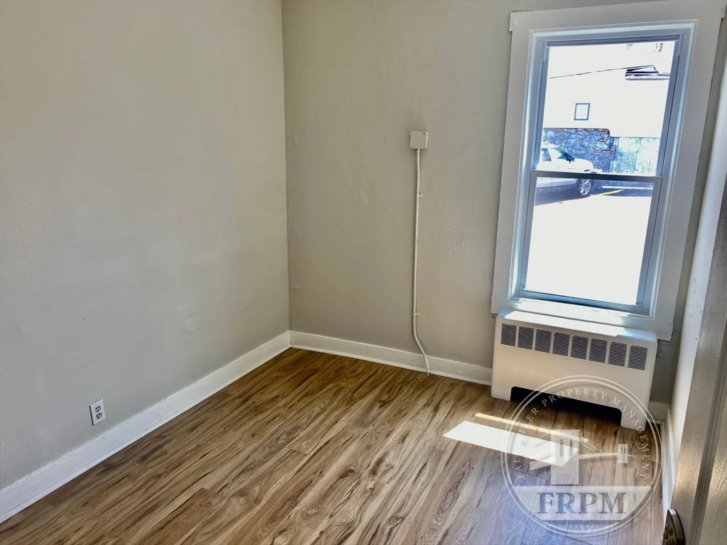4 bed, 1 bath apartment for rent at 270 Fourth St Unit 1, Fall River — photo 5 of 7