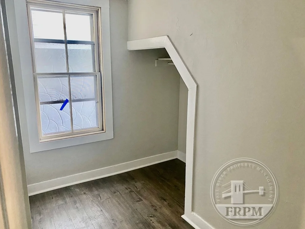 4 bed, 1 bath apartment for rent at 270 Fourth St Unit 1, Fall River — photo 3 of 7
