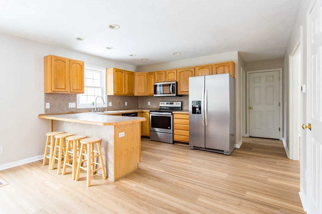 3 bed, 2 bath apartment for rent at 270 New Braintree Rd, West Brookfield — photo 8 of 33