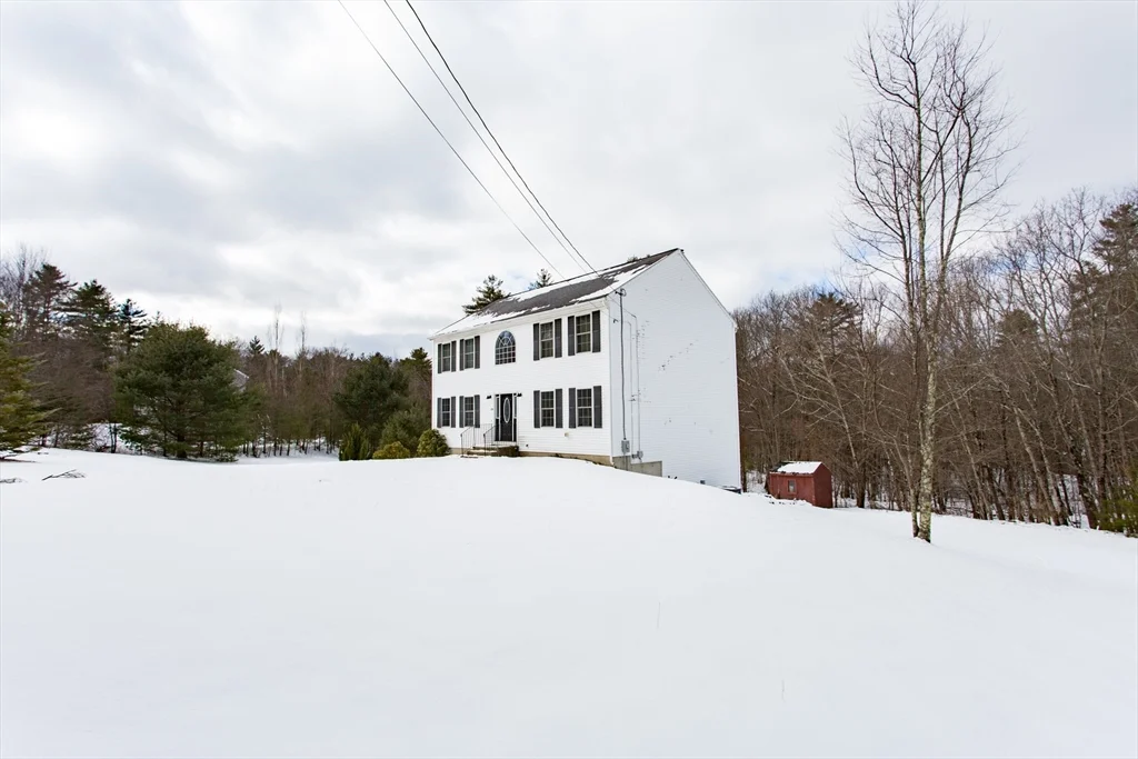 3 bed, 2 bath apartment for rent at 270 New Braintree Rd, West Brookfield — photo 3 of 33