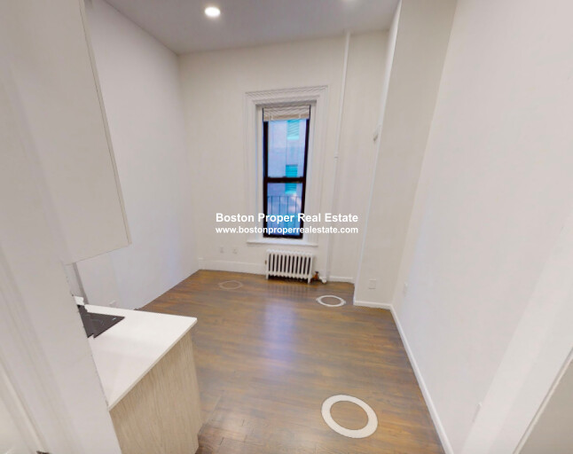 Studio bed, 1 bath apartment for rent at 270 Newbury St Unit 1, Back Bay — photo 2 of 7