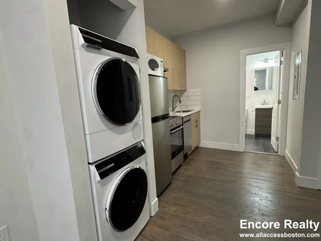 Studio bed, 1 bath apartment for rent at 270 Newbury St Unit 101, Back Bay — photo 3 of 7
