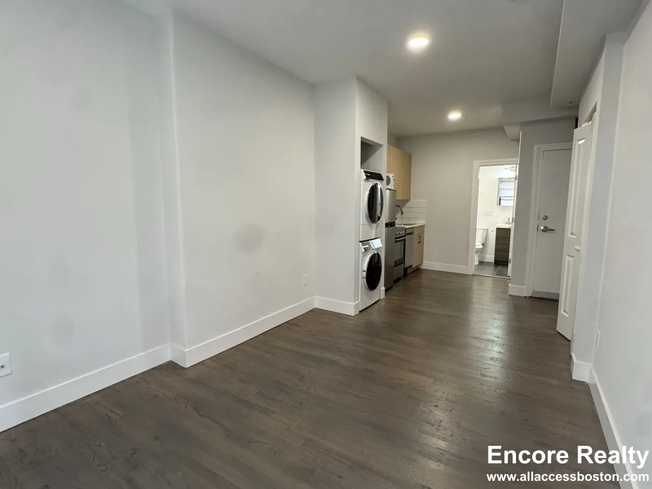 Studio bed, 1 bath apartment for rent at 270 Newbury St Unit 101, Back Bay — photo 4 of 7