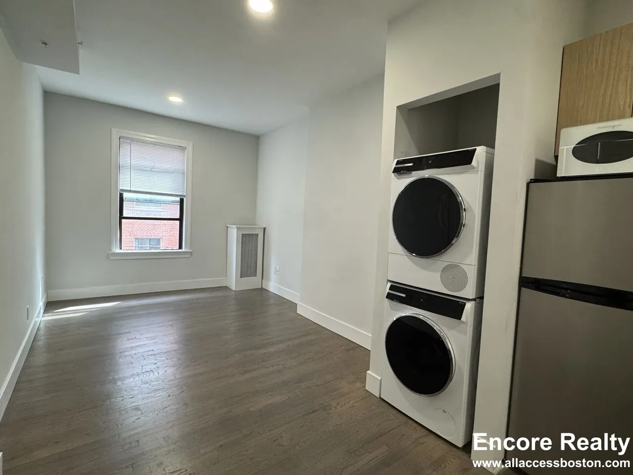 Studio bed, 1 bath apartment for rent at 270 Newbury St Unit 101, Back Bay — photo 2 of 7