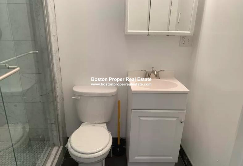 Studio bed, 1 bath apartment for rent at 270 Newbury St Unit 6a, Back Bay — photo 7 of 9
