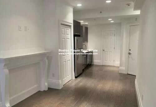 Studio bed, 1 bath apartment for rent at 270 Newbury St Unit 6a, Back Bay — photo 4 of 9