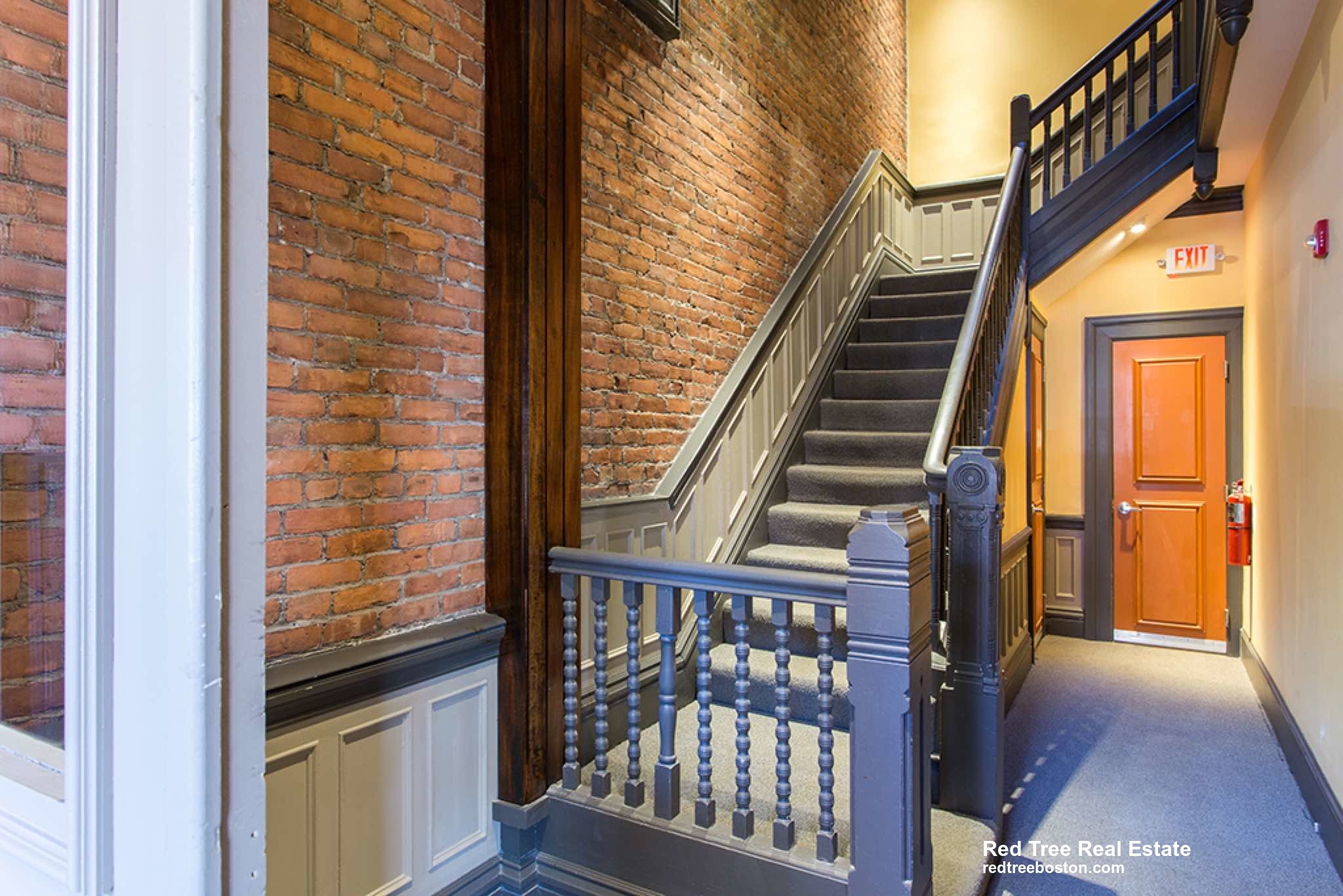 Studio bed, 1 bath apartment for rent at 270 Newbury St Unit 9, Back Bay — photo 5 of 6