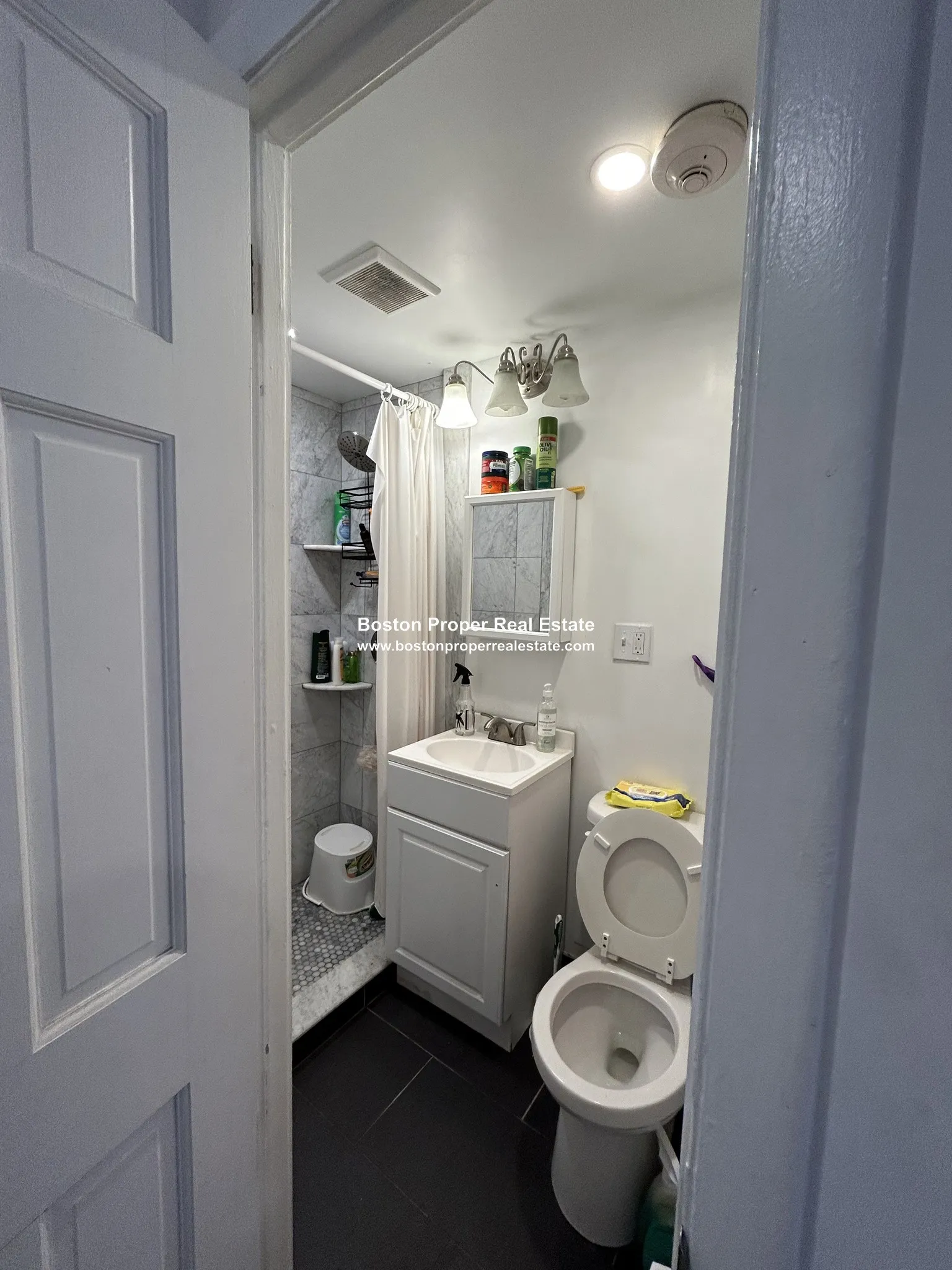 Studio bed, 1 bath apartment for rent at 270 Newbury St Unit 9, Back Bay — photo 5 of 13