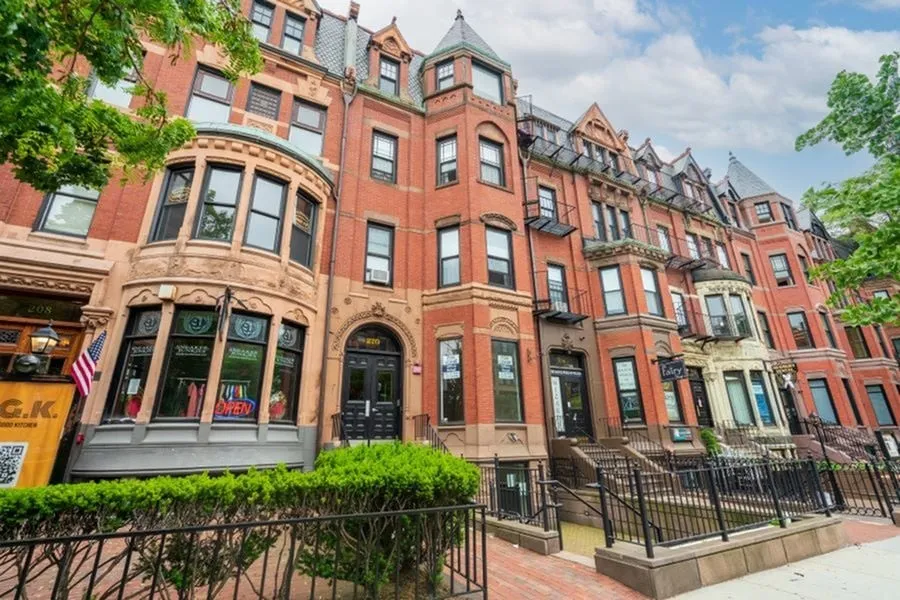 Studio bed, 1 bath apartment for rent at 270 Newbury St Unit 9, Back Bay — photo 1 of 13