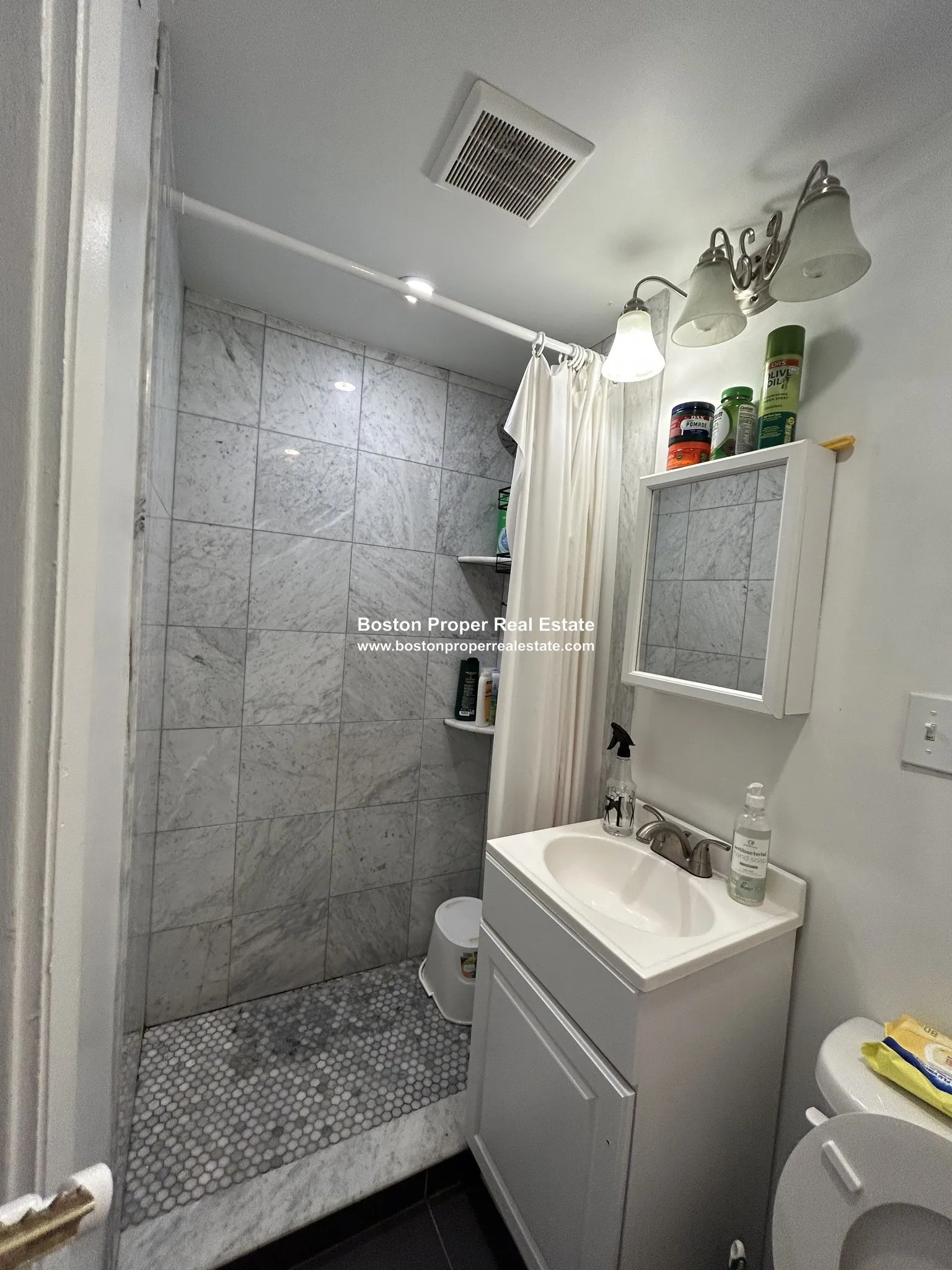 Studio bed, 1 bath apartment for rent at 270 Newbury St Unit 9, Back Bay — photo 6 of 13