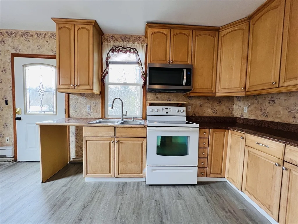 2 bed, 1 bath apartment for rent at 270 Ocean Ave Unit 8 -YEARLY-, Hyannis — photo 7 of 25