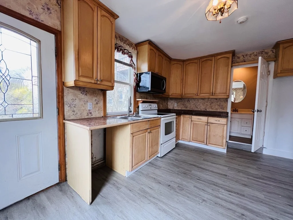 2 bed, 1 bath apartment for rent at 270 Ocean Ave Unit 8 -YEARLY-, Hyannis — photo 6 of 25