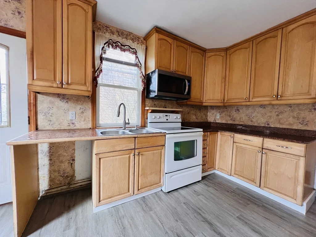 2 bed, 1 bath apartment for rent at 270 Ocean Ave Unit 8 -YEARLY-, Hyannis — photo 5 of 25
