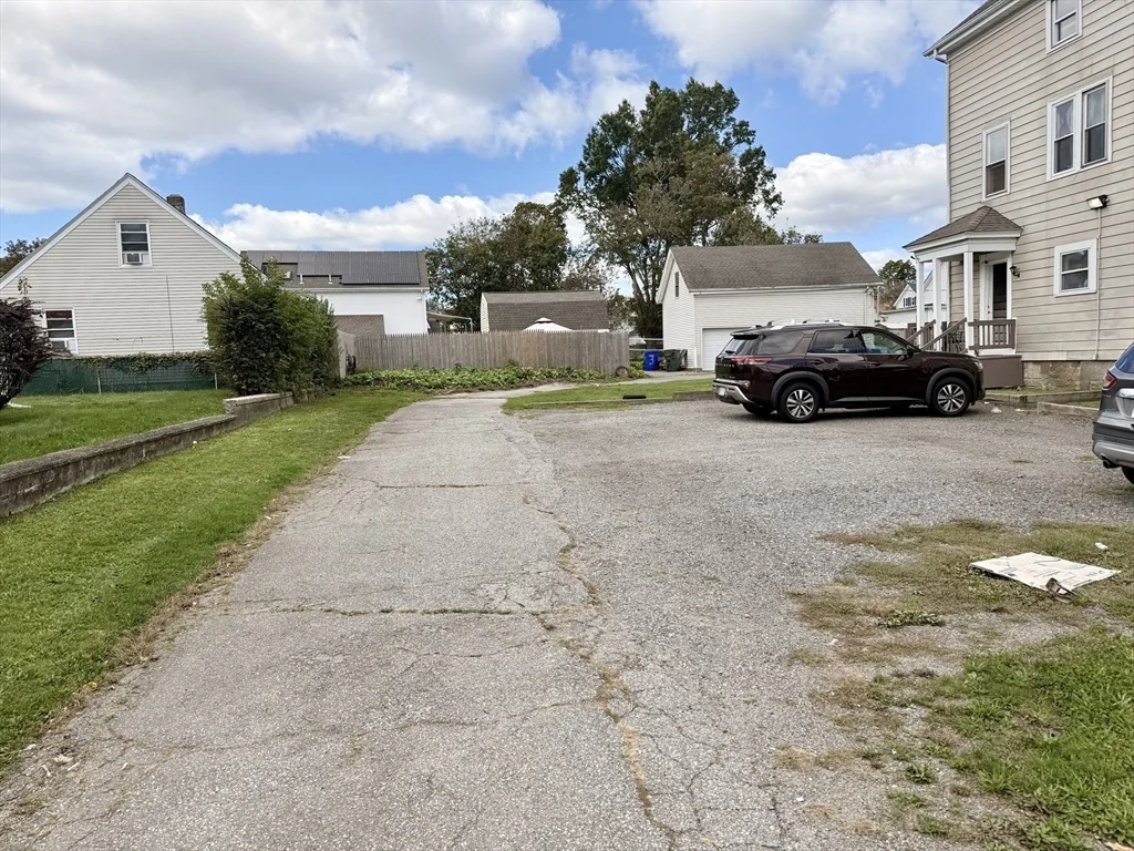 4 bed, 1 bath apartment for rent at 270 Stetson St Unit 3, Fall River — photo 8 of 9