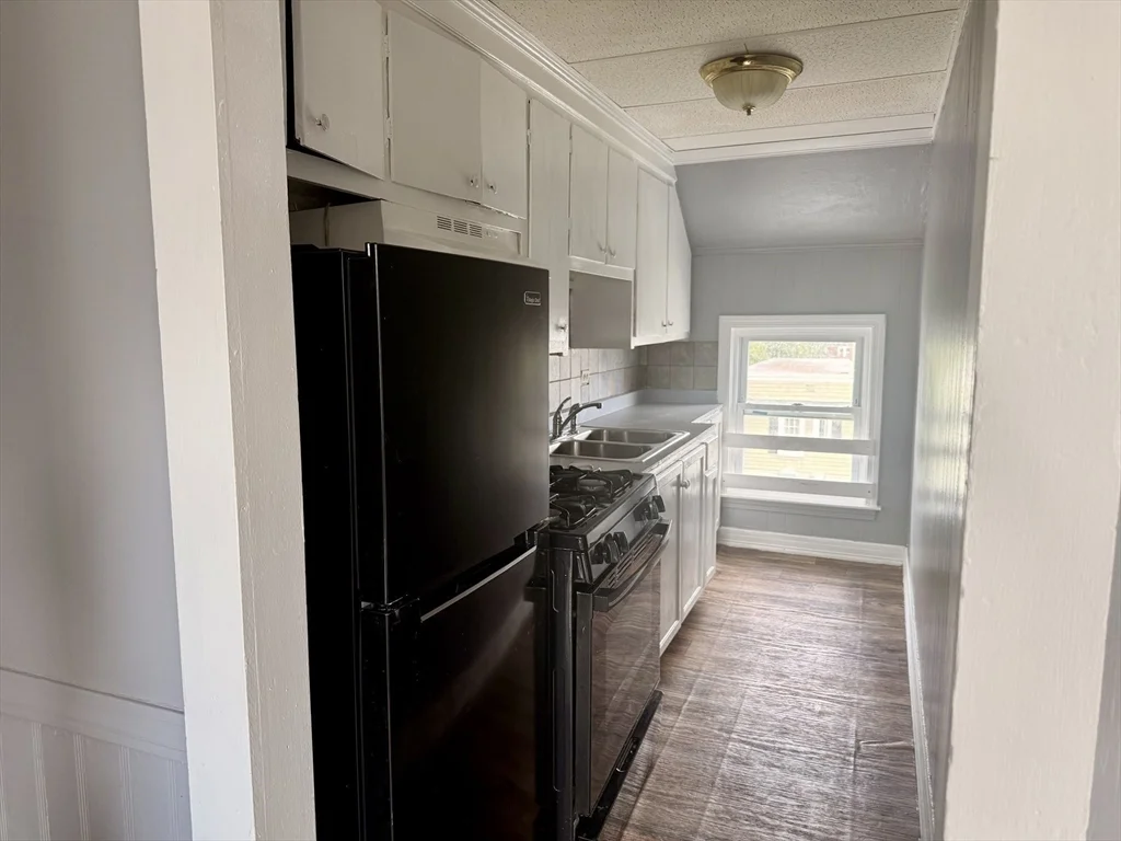 4 bed, 1 bath apartment for rent at 270 Stetson St Unit 3, Fall River — photo 6 of 9