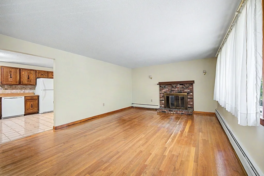 3 bed, 1 bath apartment for rent at 270 Wood St, Hopkinton — photo 8 of 25