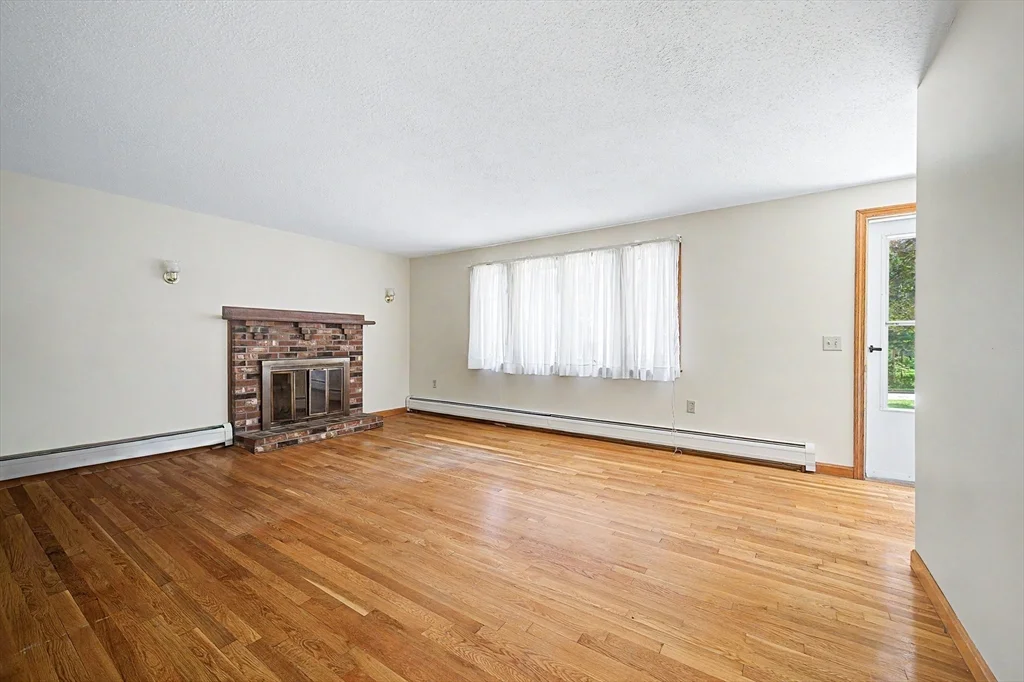 3 bed, 1 bath apartment for rent at 270 Wood St, Hopkinton — photo 9 of 25