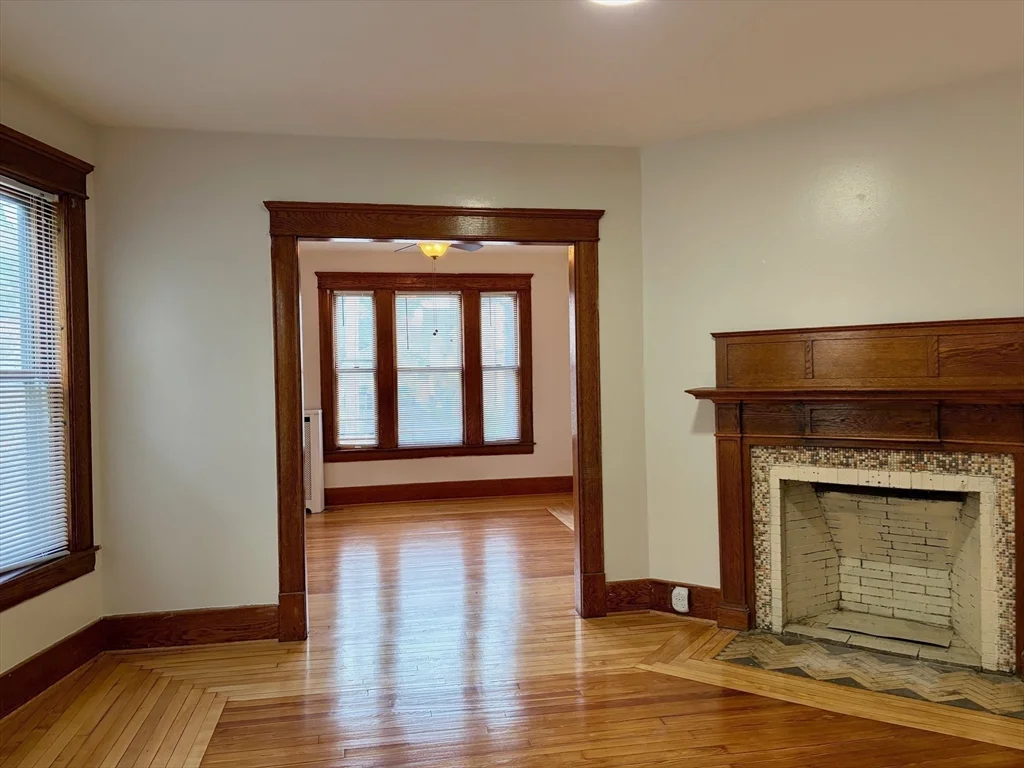 4 bed, 1 bath apartment for rent at 271-273 Pleasant St Unit 271, Holyoke — photo 3 of 17